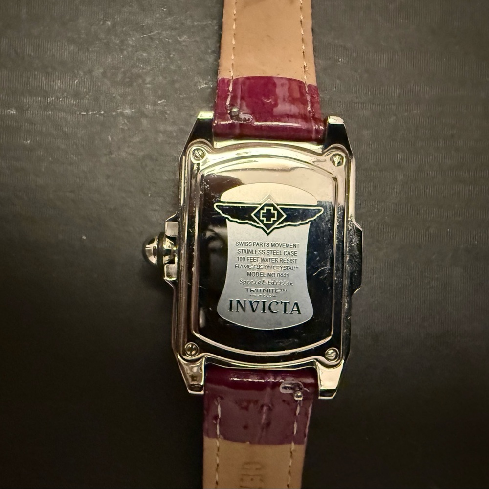 Lady’s Invicta Lupah Watch with 5 Leather Straps. - Picture 3 of 6